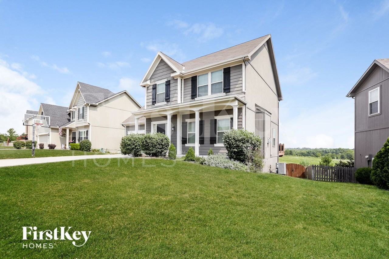 8944 Ne Paw Paw Dr - Photo 2 of 15