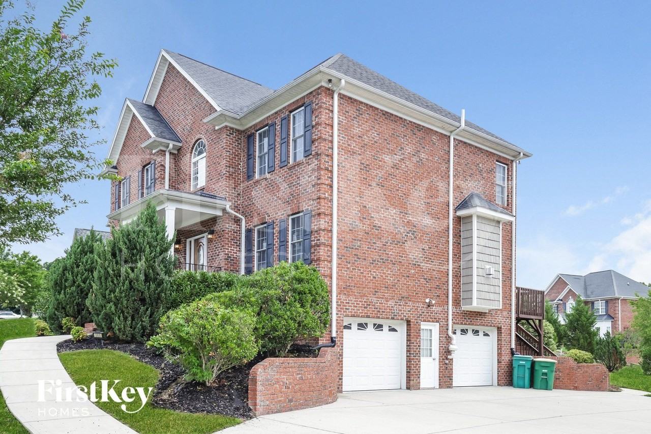 940 Boyer Dr - Photo 2 of 15