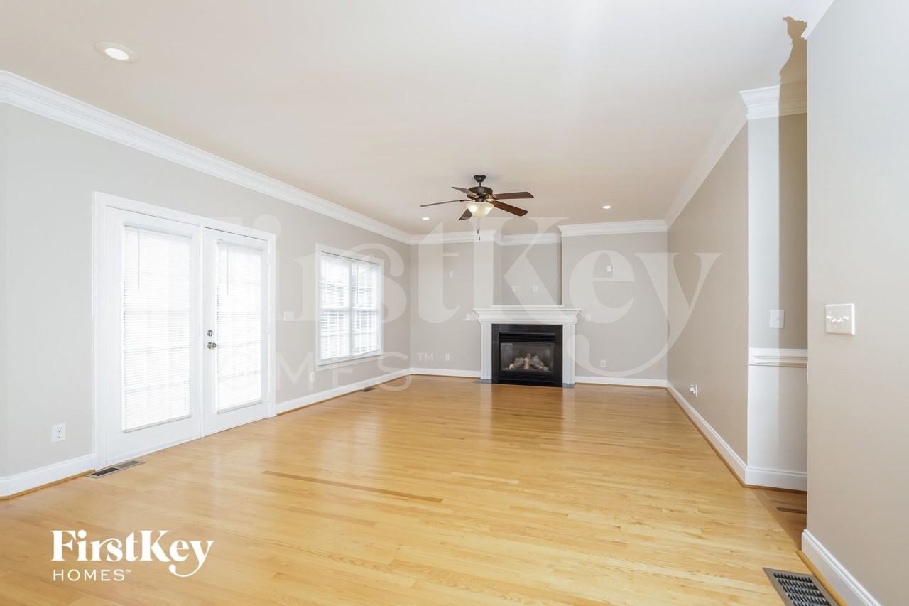 940 Boyer Dr - Photo 3 of 15