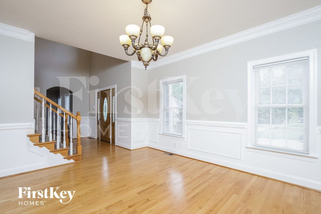 940 Boyer Dr - Photo 4 of 15