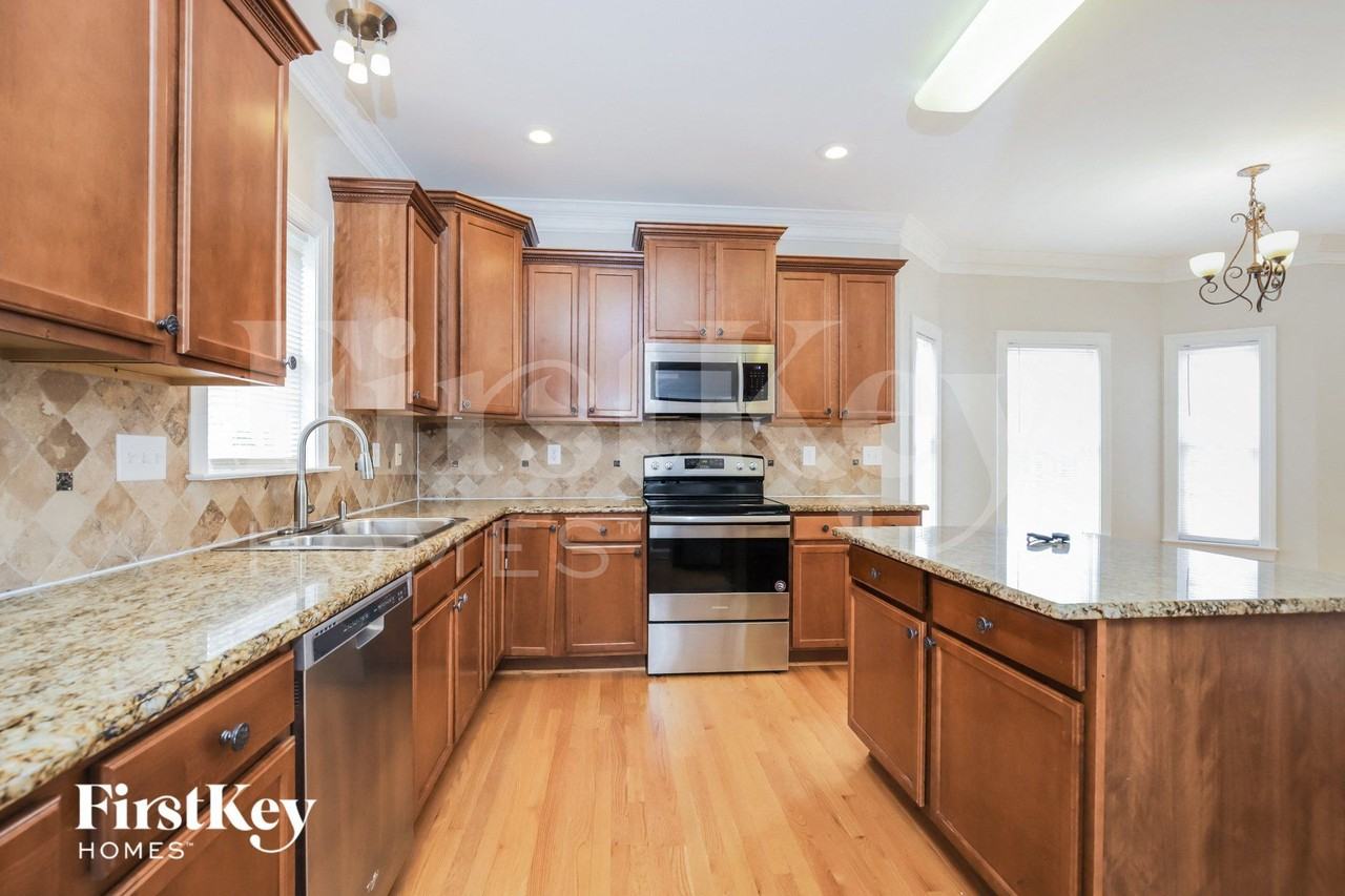 940 Boyer Dr - Photo 5 of 15