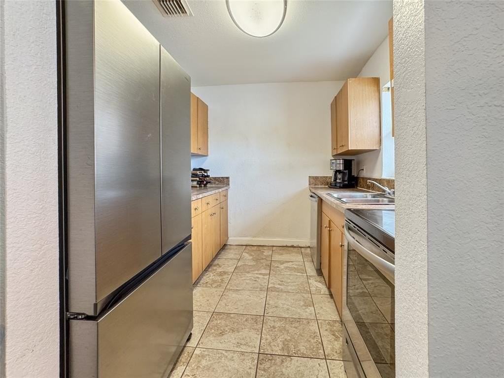 1620 Nw 11th Pl - Photo 5 of 25