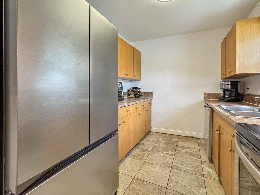 1620 Nw 11th Pl - Photo 6 of 25