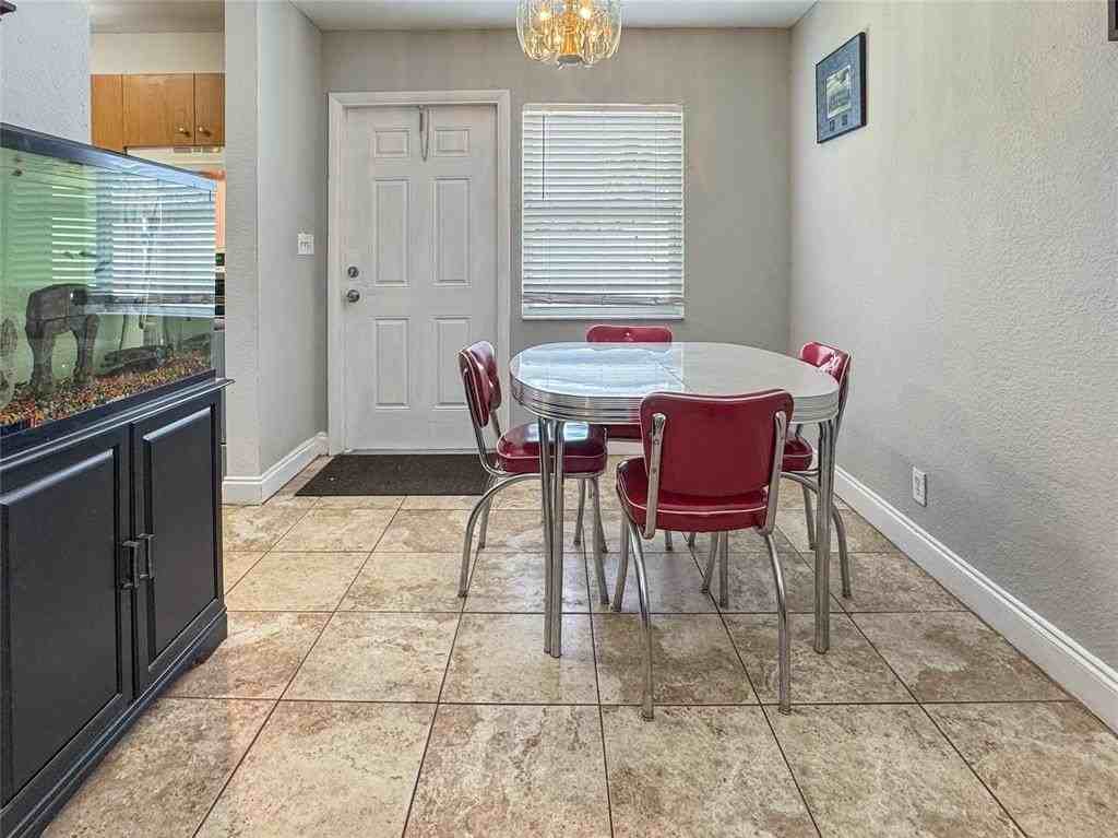 1620 Nw 11th Pl - Photo 7 of 25