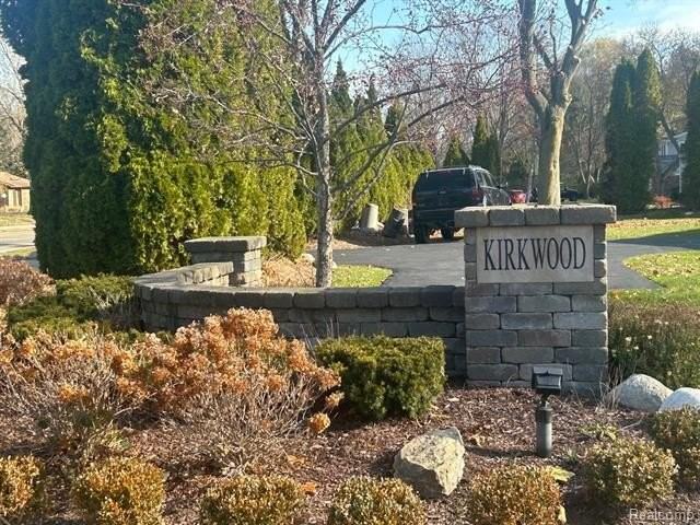 5659 Kingsmill Dr - Photo 2 of 50