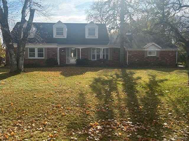 5659 Kingsmill Dr - Photo 3 of 50