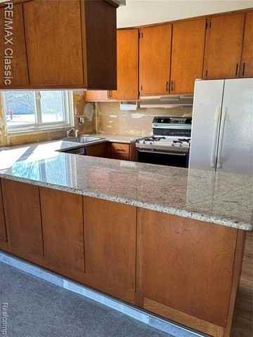 18746 Westbrook Dr - Photo 4 of 13