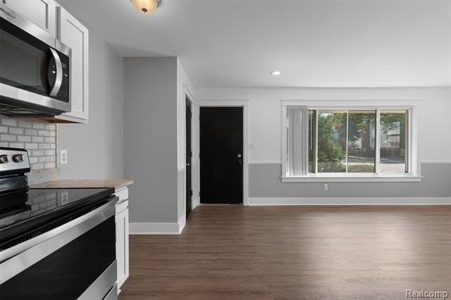 4401 Crooks Rd - Photo 4 of 10