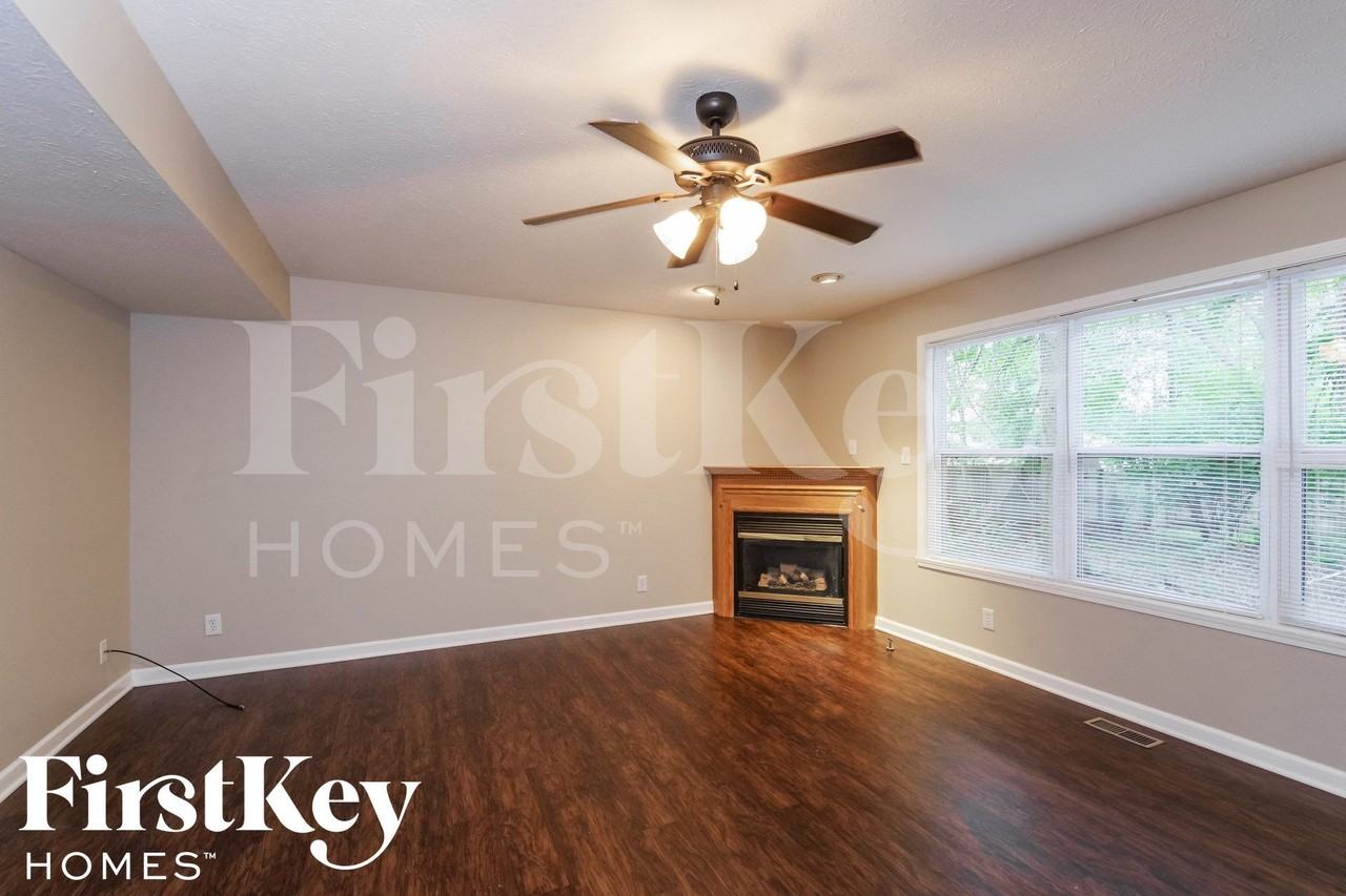 944 Breaside Ln - Photo 4 of 15