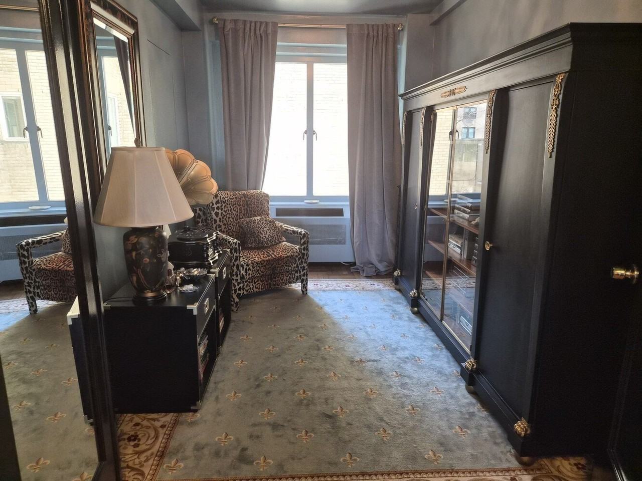 40 Central Park S #5A - Photo 4 of 11