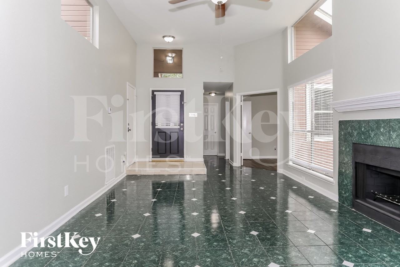 8418 Elm Lake Dr - Photo 4 of 15