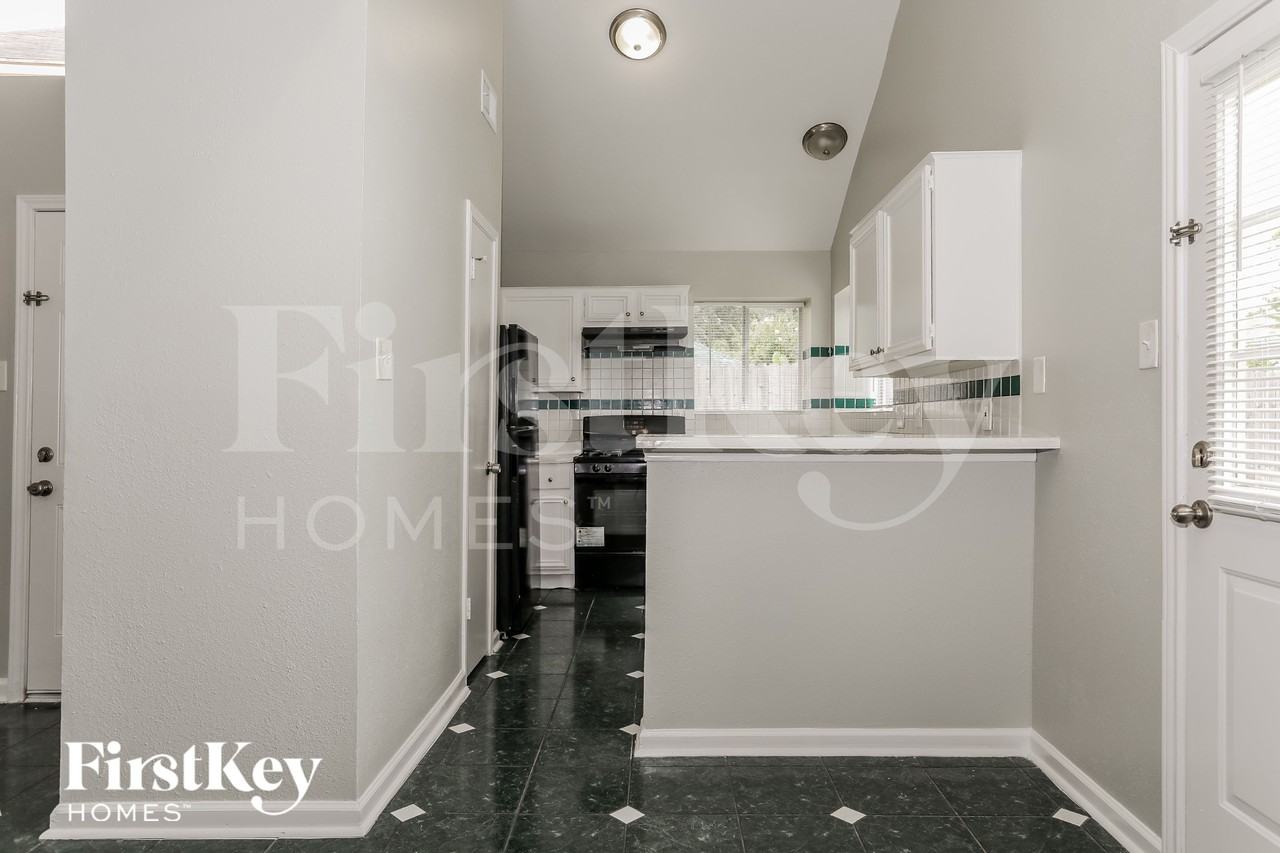 8418 Elm Lake Dr - Photo 6 of 15