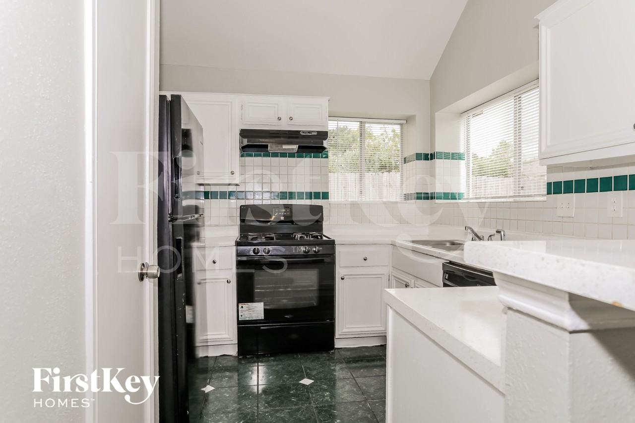 8418 Elm Lake Dr - Photo 7 of 15