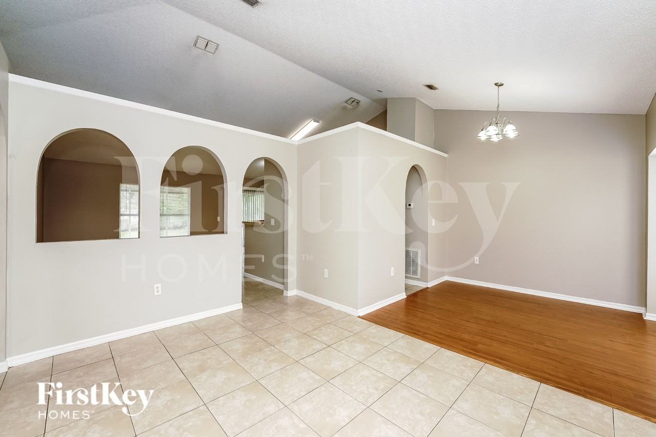 791 Geary St Sw - Photo 3 of 16