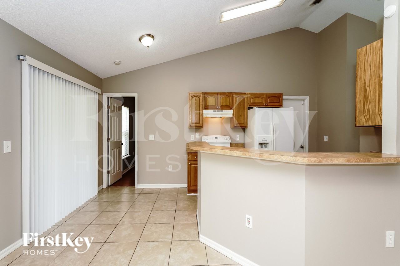 791 Geary St Sw - Photo 6 of 16