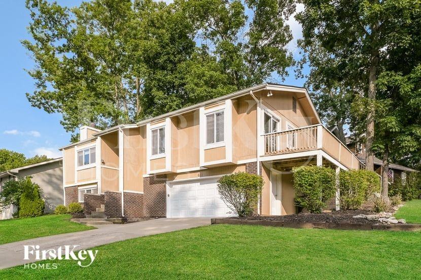 611 Lakewood Dr - Photo 2 of 19