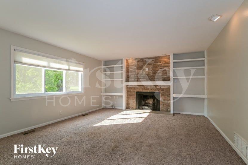 611 Lakewood Dr - Photo 3 of 19