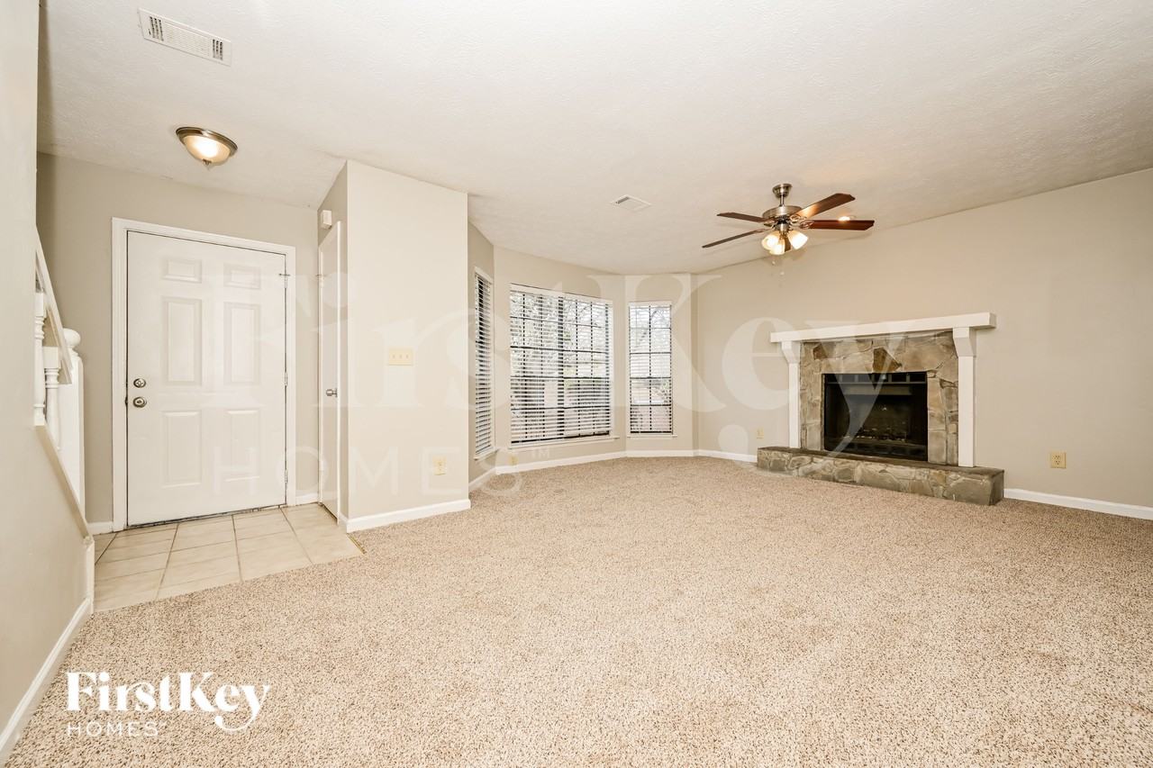 5369 Biffle Ln - Photo 2 of 19