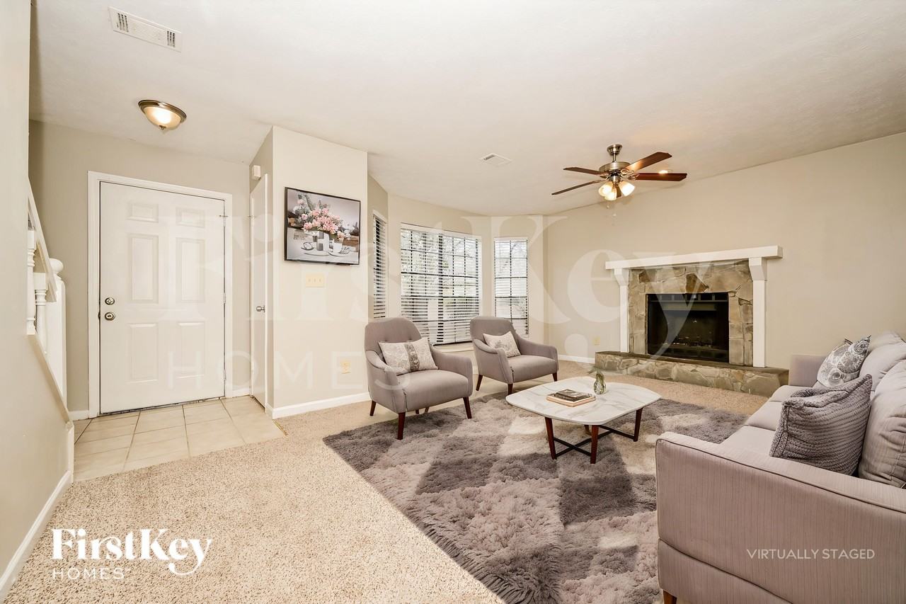 5369 Biffle Ln - Photo 3 of 19