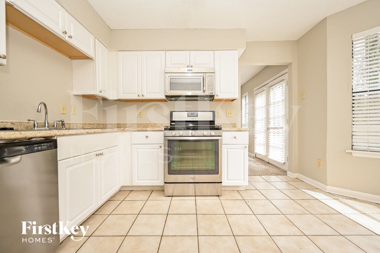 5369 Biffle Ln - Photo 4 of 19