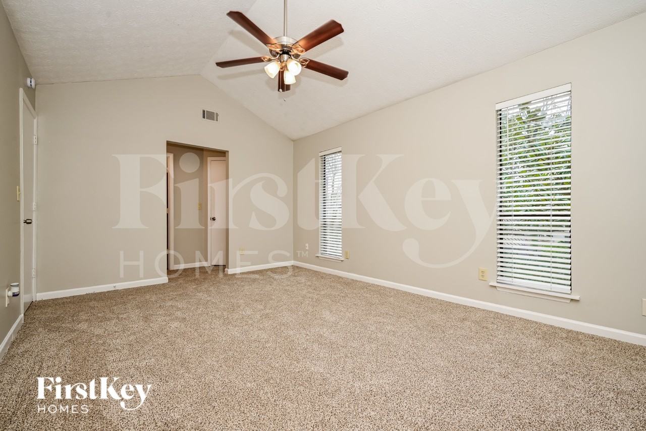 5369 Biffle Ln - Photo 7 of 19