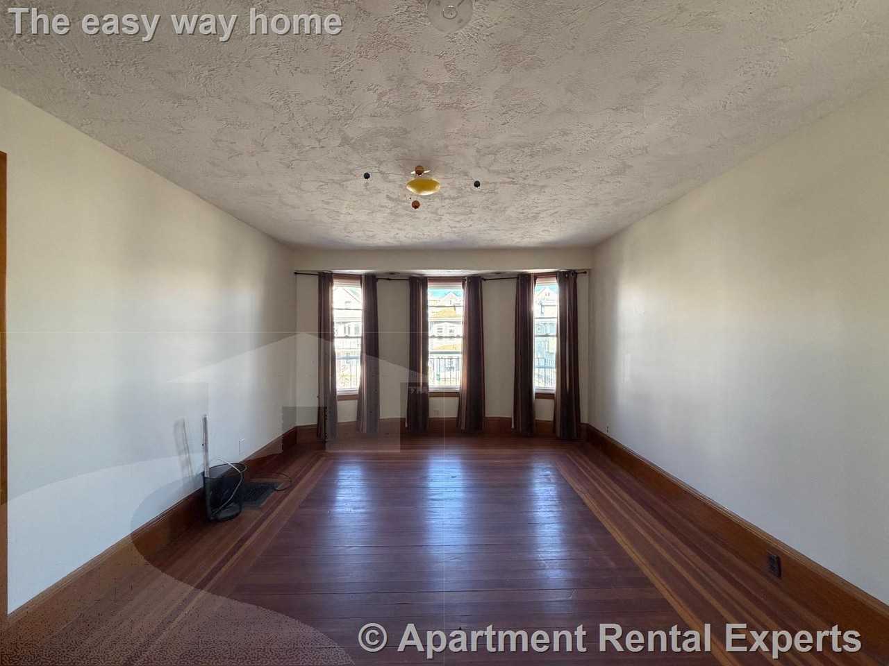 1040 Broadway #2 - Photo 3 of 15