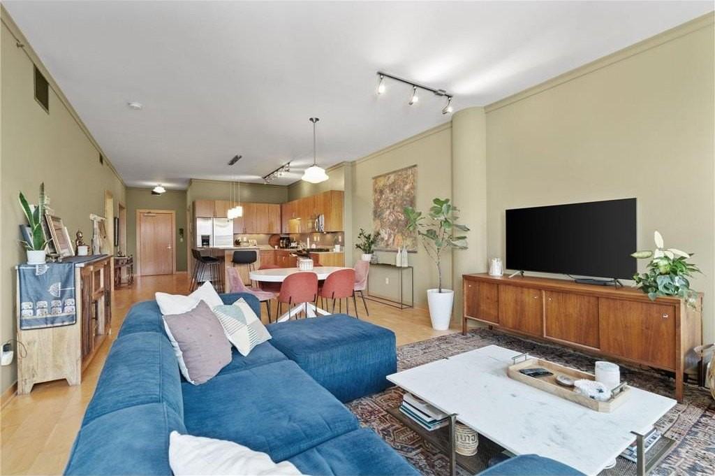 401 N 2nd St #611 - Photo 6 of 28