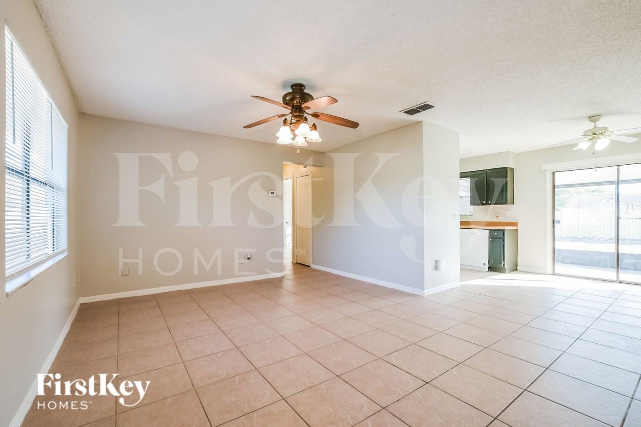 3208 Buckland St - Photo 2 of 16