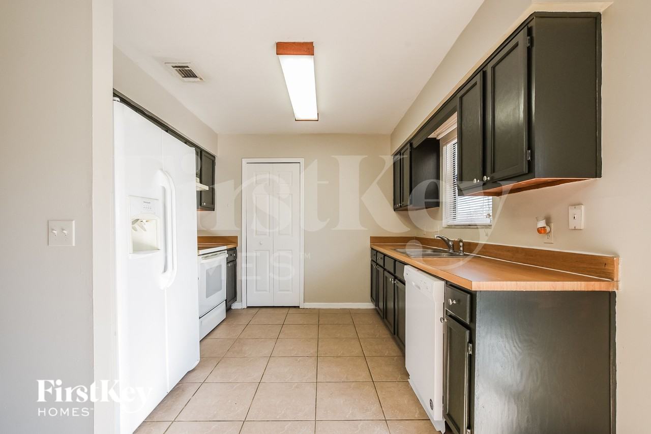 3208 Buckland St - Photo 5 of 16