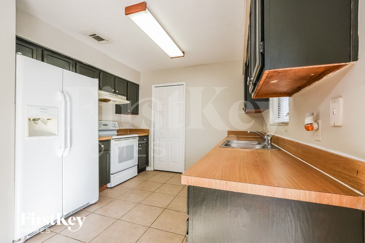 3208 Buckland St - Photo 6 of 16