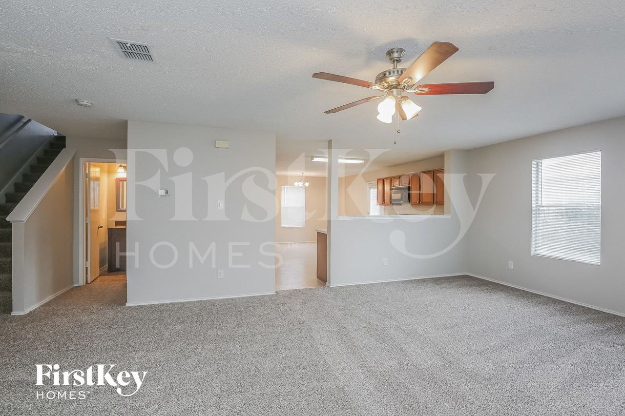 2908 Robin Ln - Photo 2 of 15