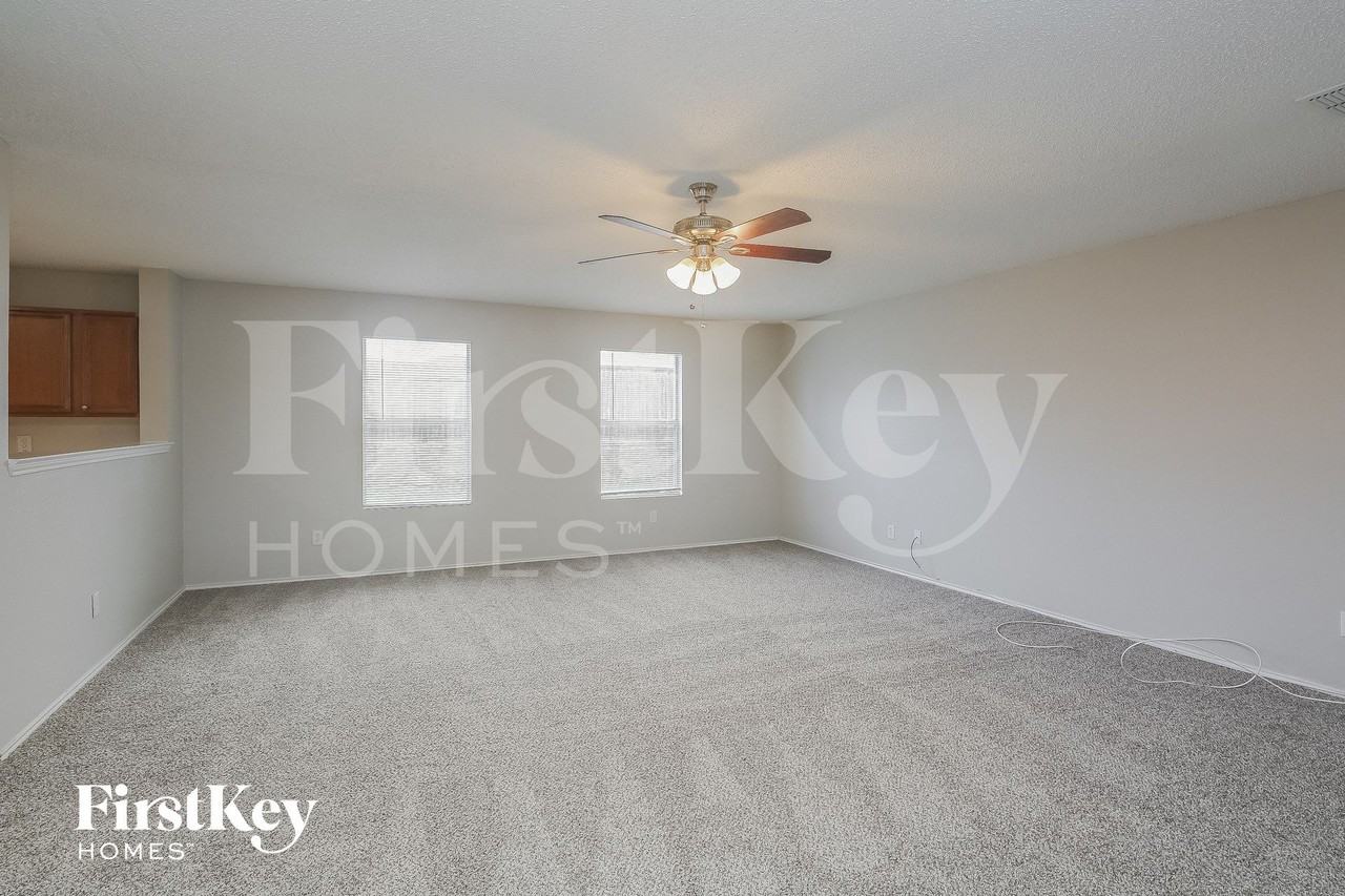 2908 Robin Ln - Photo 3 of 15