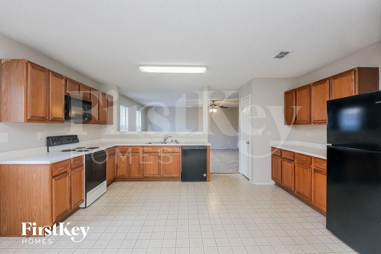 2908 Robin Ln - Photo 5 of 15