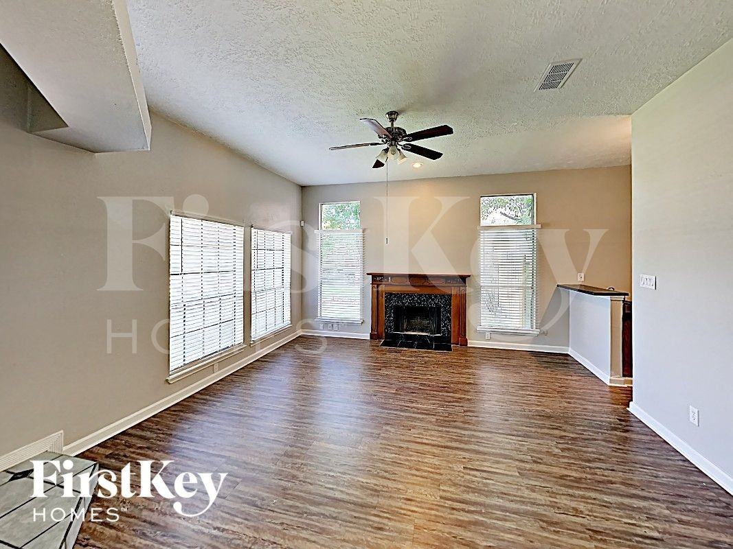 2106 Hazyknoll Ln - Photo 5 of 17