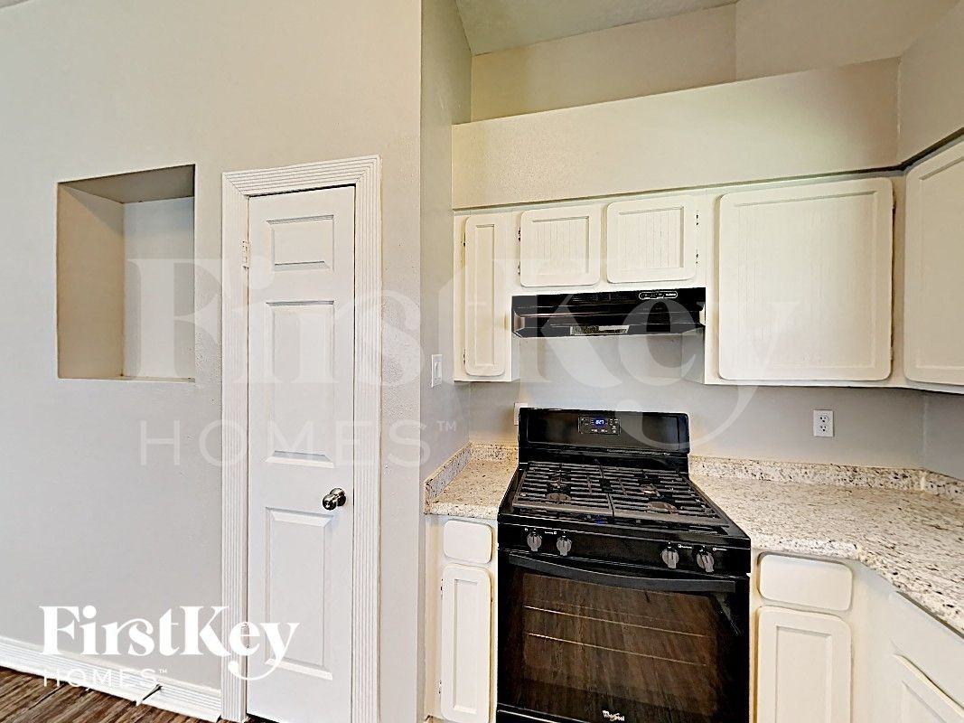 2106 Hazyknoll Ln - Photo 6 of 17