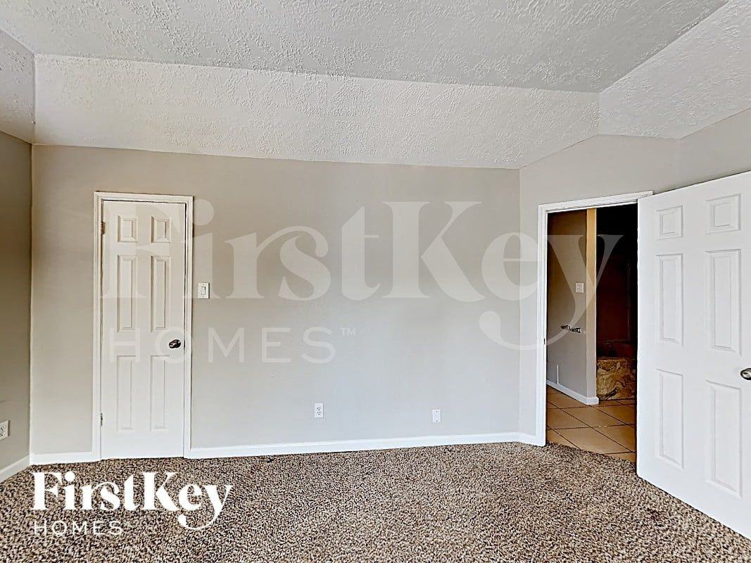 2106 Hazyknoll Ln - Photo 7 of 17