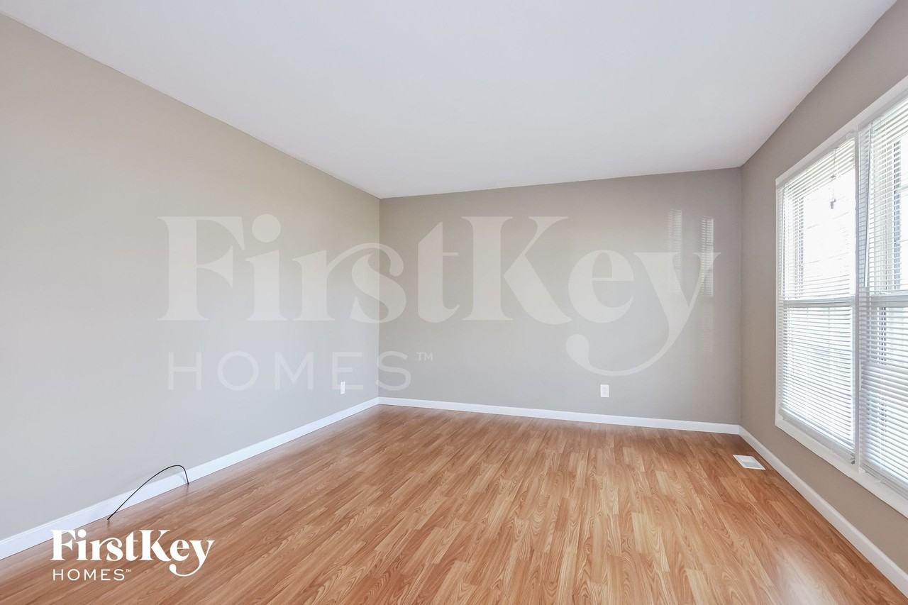 2064 Aristocrat Dr - Photo 2 of 14