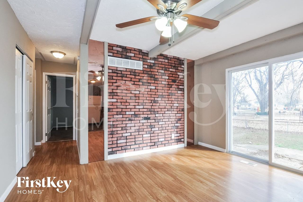 2064 Aristocrat Dr - Photo 4 of 14