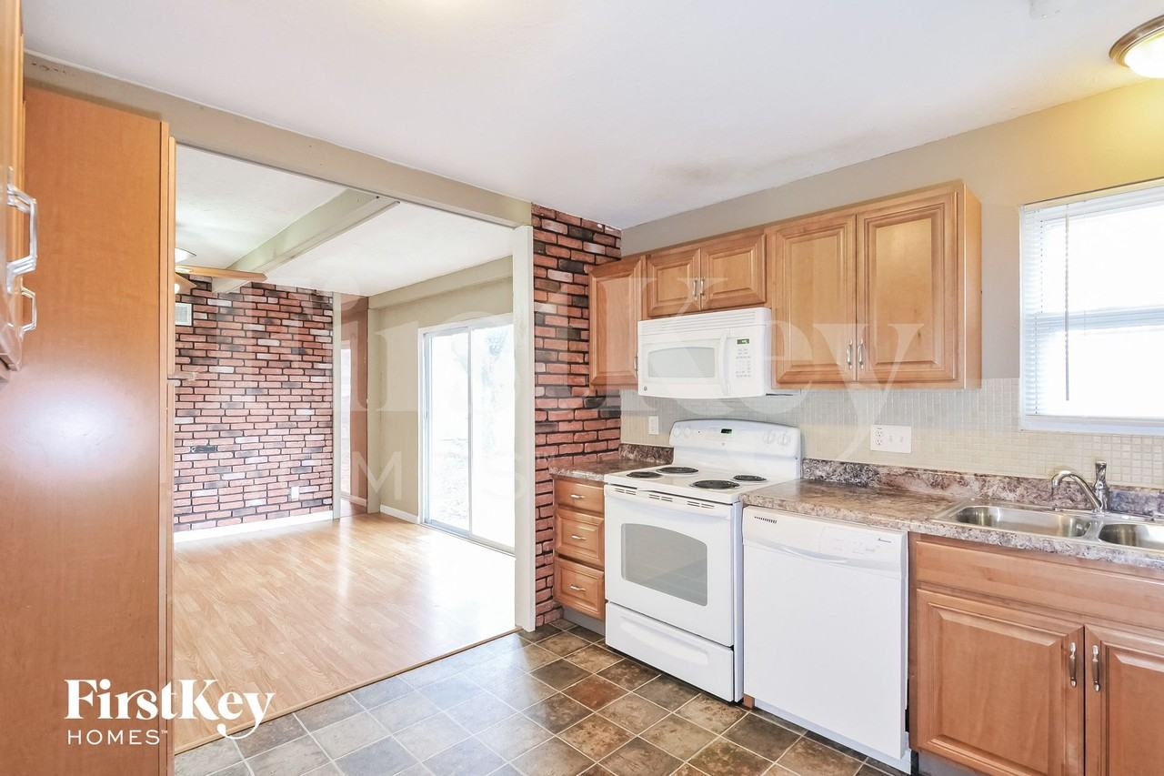 2064 Aristocrat Dr - Photo 6 of 14