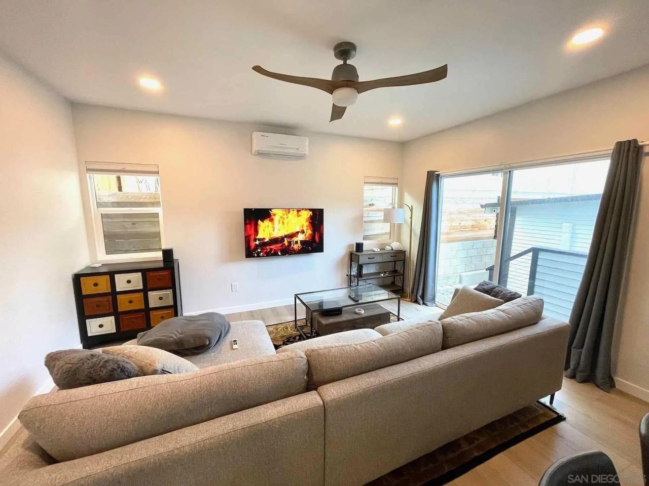 1949 Meade Ave - Photo 2 of 19