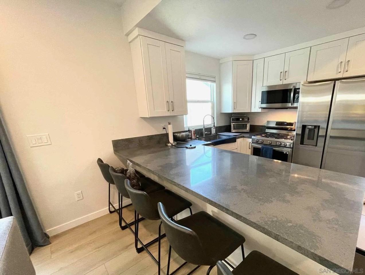 1949 Meade Ave - Photo 7 of 19