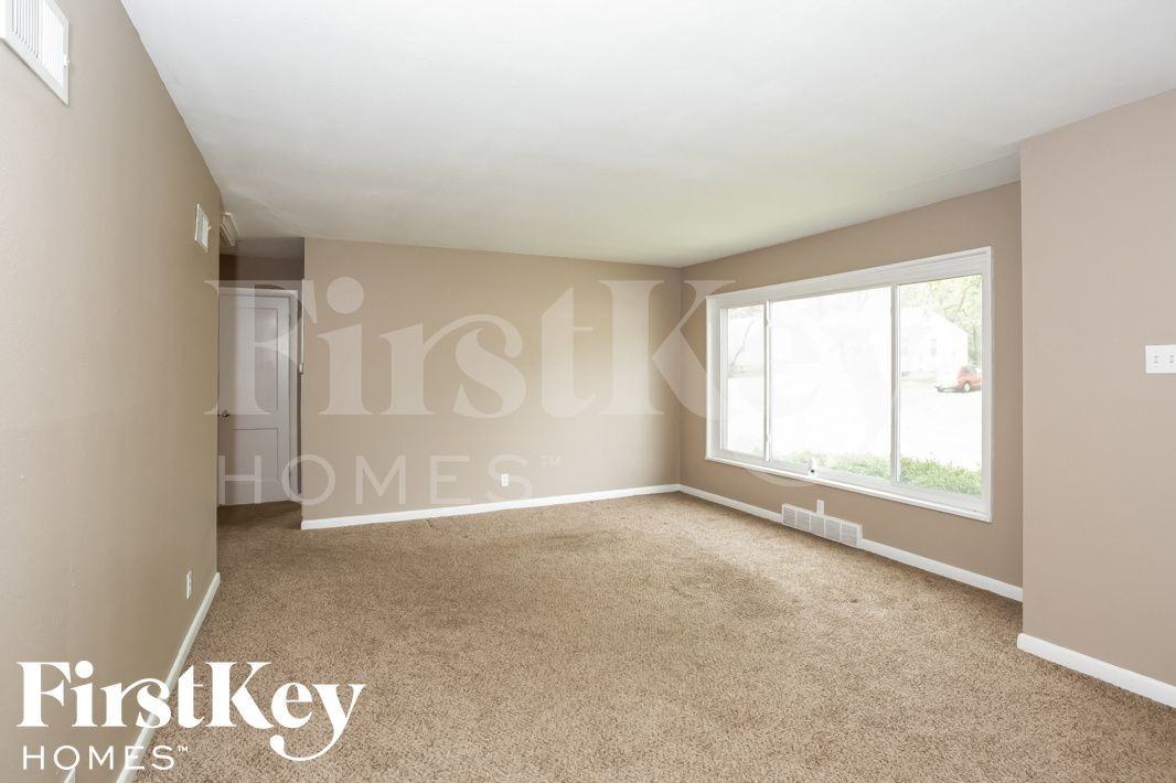 1290 Washington St - Photo 3 of 14