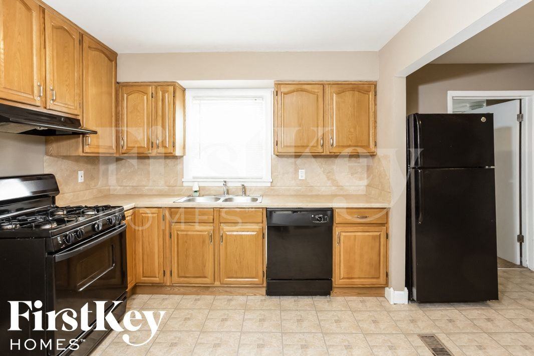 1290 Washington St - Photo 6 of 14