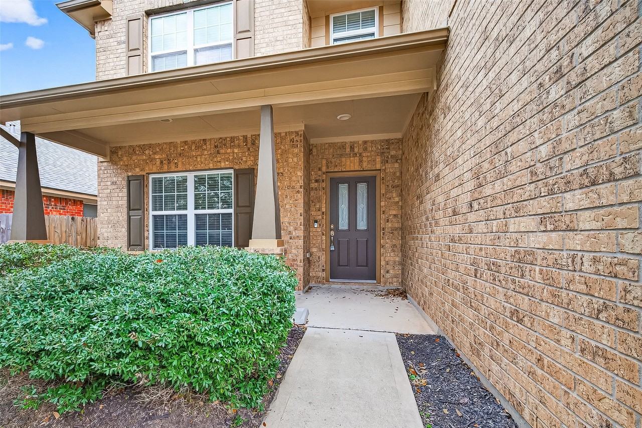 21514 Venture Park Dr - Photo 4 of 50