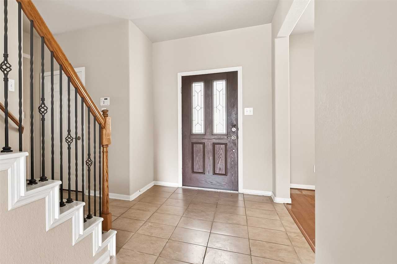 21514 Venture Park Dr - Photo 5 of 50