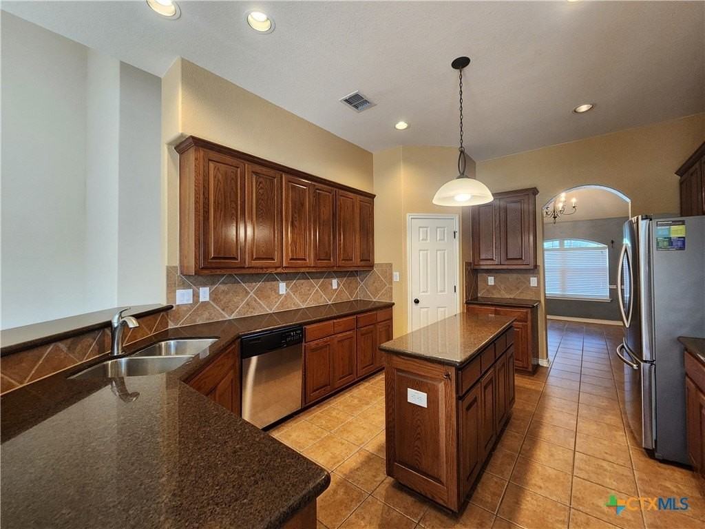 803 Lodge Creek Dr - Photo 7 of 38