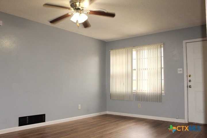 409 Short Ave - Photo 2 of 12