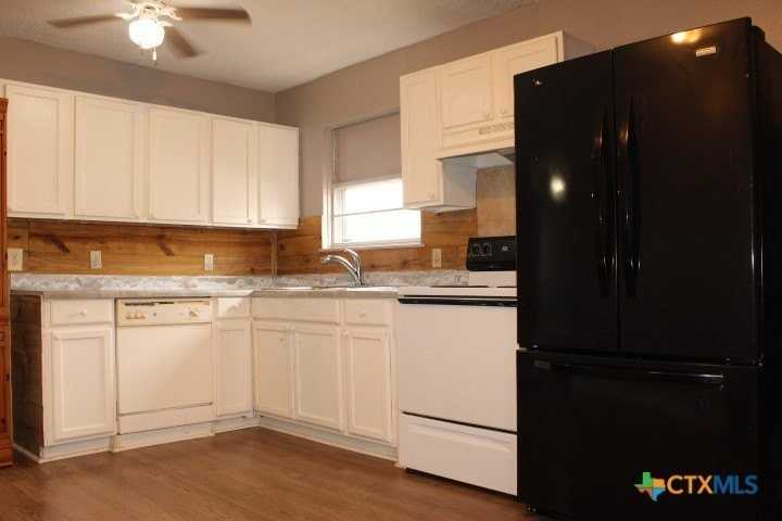 409 Short Ave - Photo 3 of 12