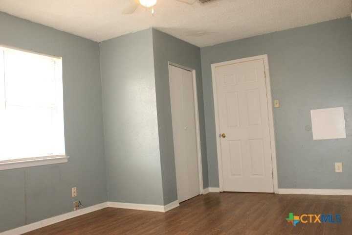 409 Short Ave - Photo 6 of 12