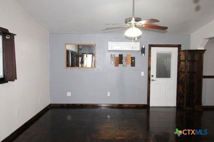 2809 Connell St - Photo 3 of 30